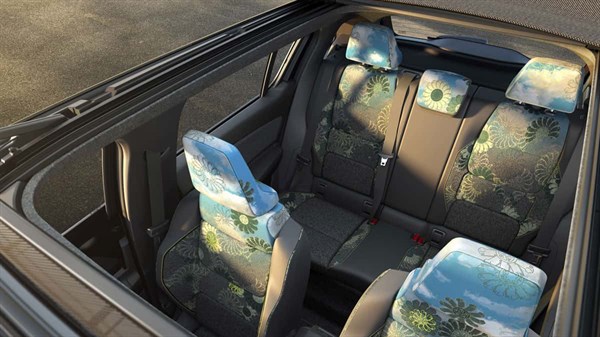 מבט מקבוע על תא הנוסעים של רכב הקונספט Renault Fl4wer Power