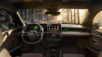  מבט מהמושב האחורי עלהמושבים הקדמיים, מסך מולטימדיה, גלגל ההגה ולוח המחוונים של רכב קונספט רנו 4 Savane