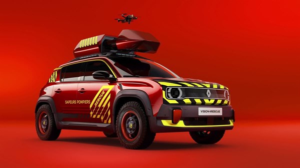  מבט מאחור על רחפן יוצא מבסיס השיגור על גג הרכב