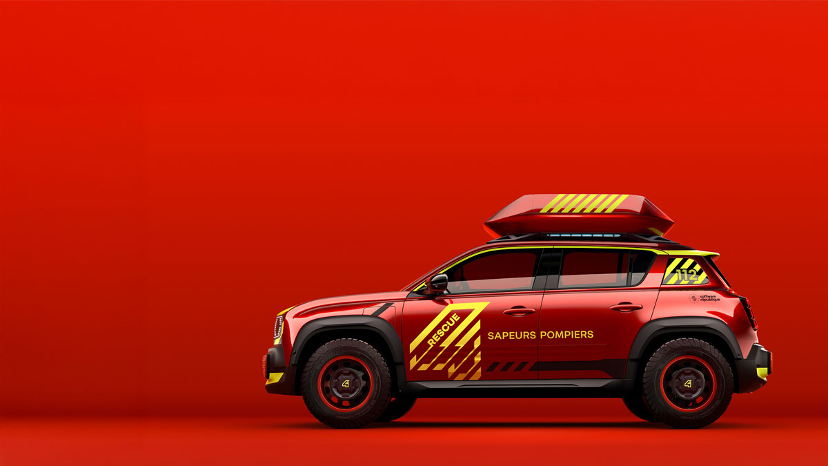 מבט פרופיל צד על רכב קונספט רנו 4 vision forrescue על רקע אדום בוהק