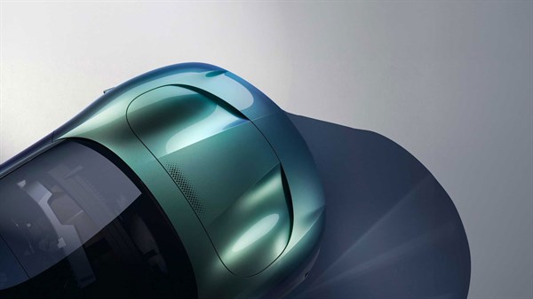 מבט מגבוה על הפגוש הקדמי של רכב קונספט רנו Emblème