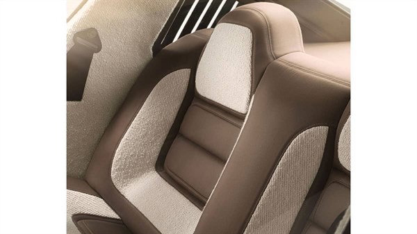 מבט מקרוב עיצוב המושב של רכב הקונספט R17 Electric