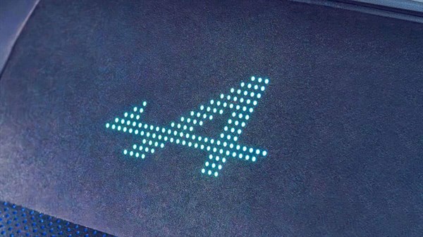 לוגו אלפין מואר בדיפון הרכב