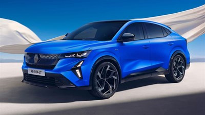 מבט מפנים על רכב בגרסת Alpine Atelier