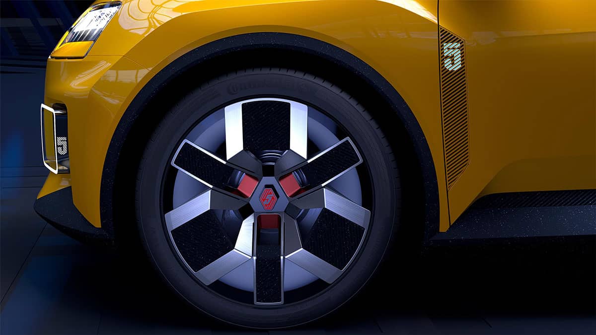 מבט מהצד על הגלגל והפגוש הקדמי של רכב קונספט R5 E-Tech החשמלי